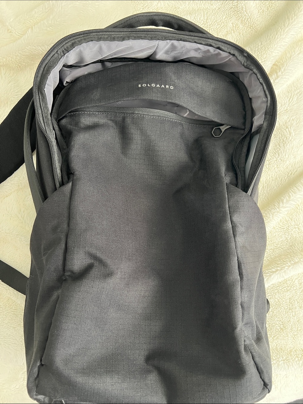 Solgaard Black Backpack – Streamlined Daily Backpack for Men